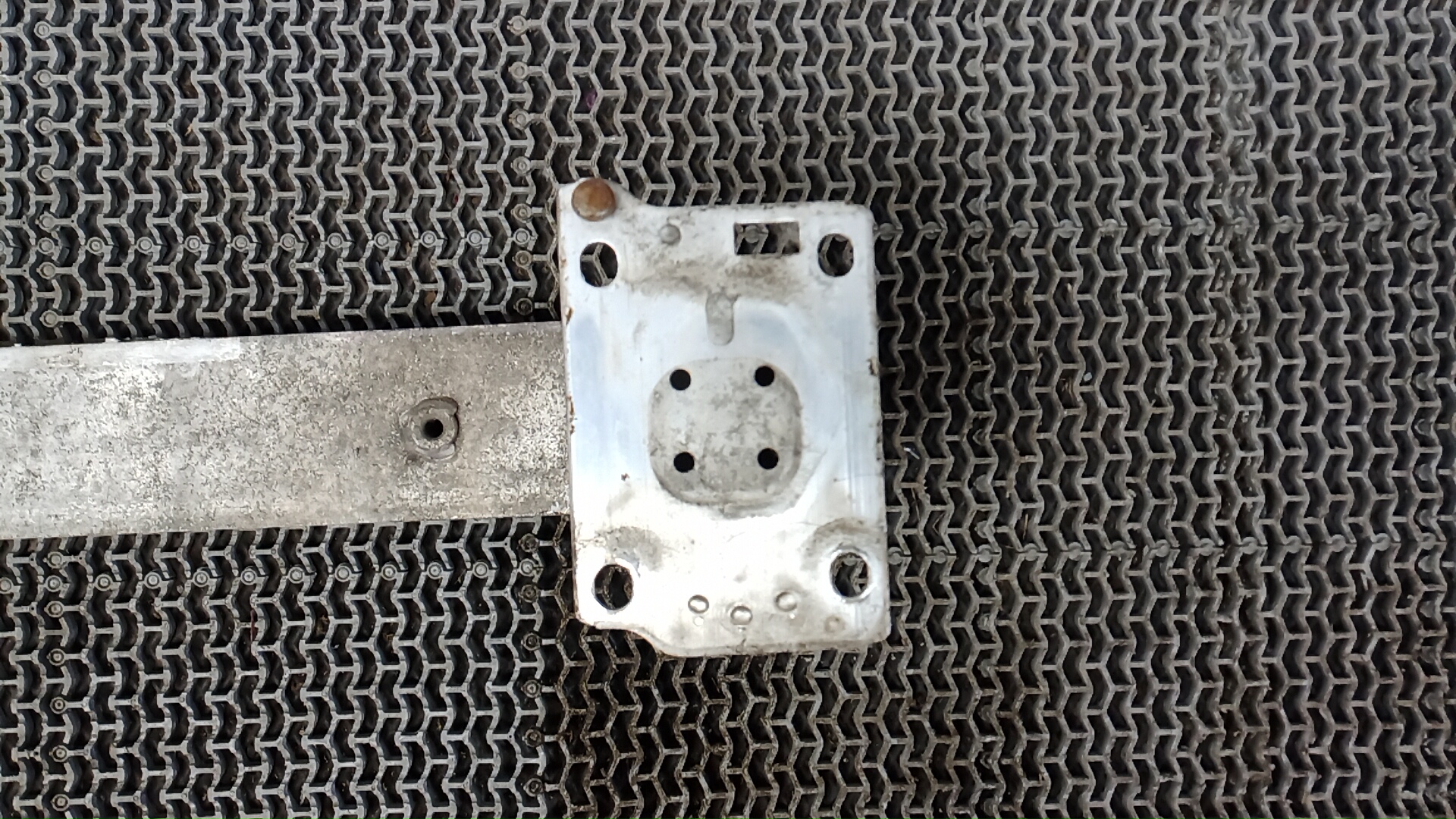 Кронштейн усилителя переднего бампера