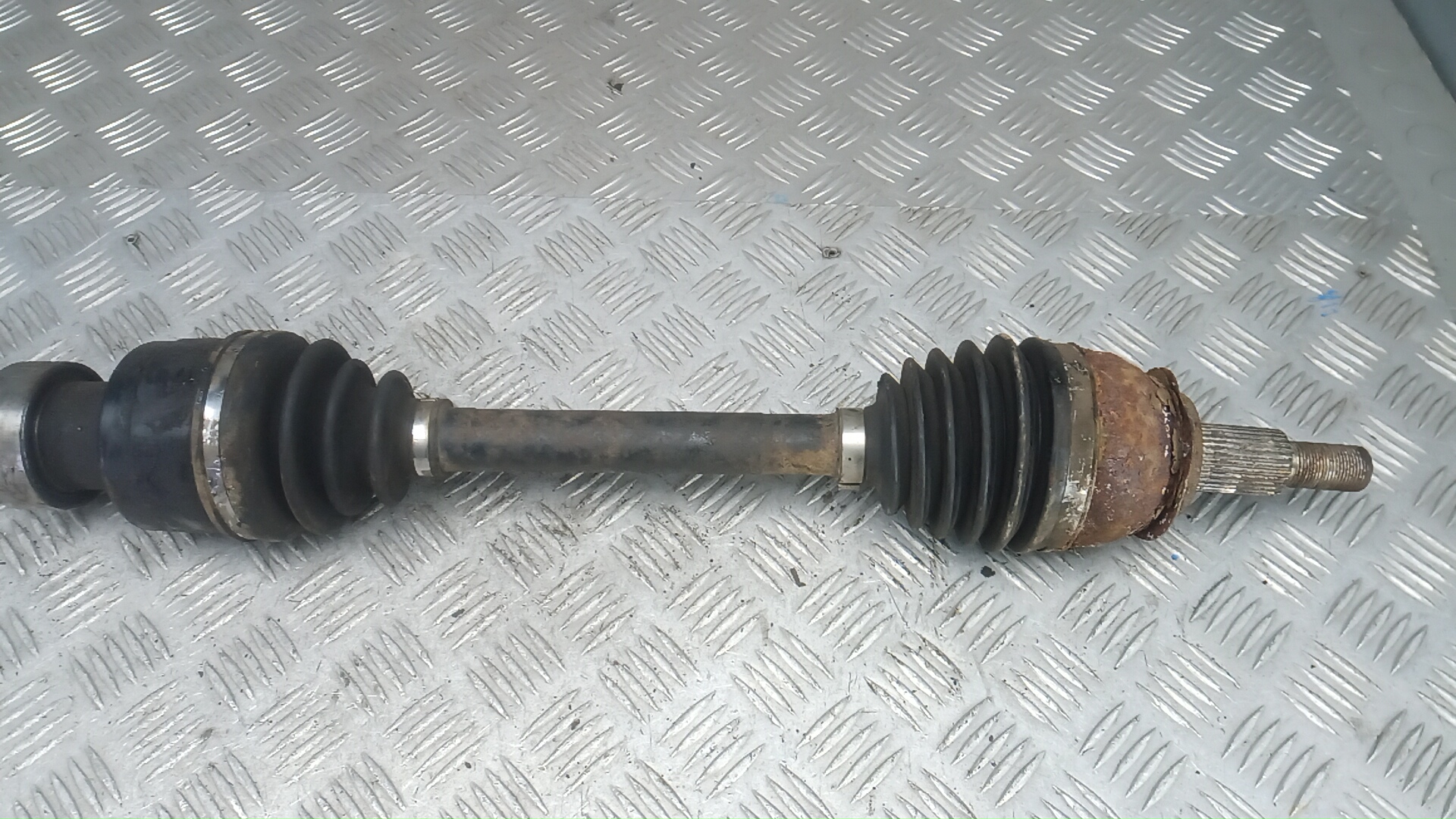 Полуось передняя правая