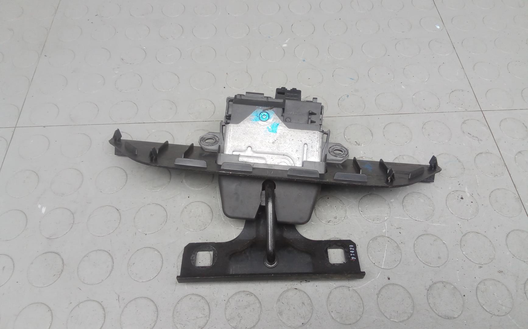 Замок багажника