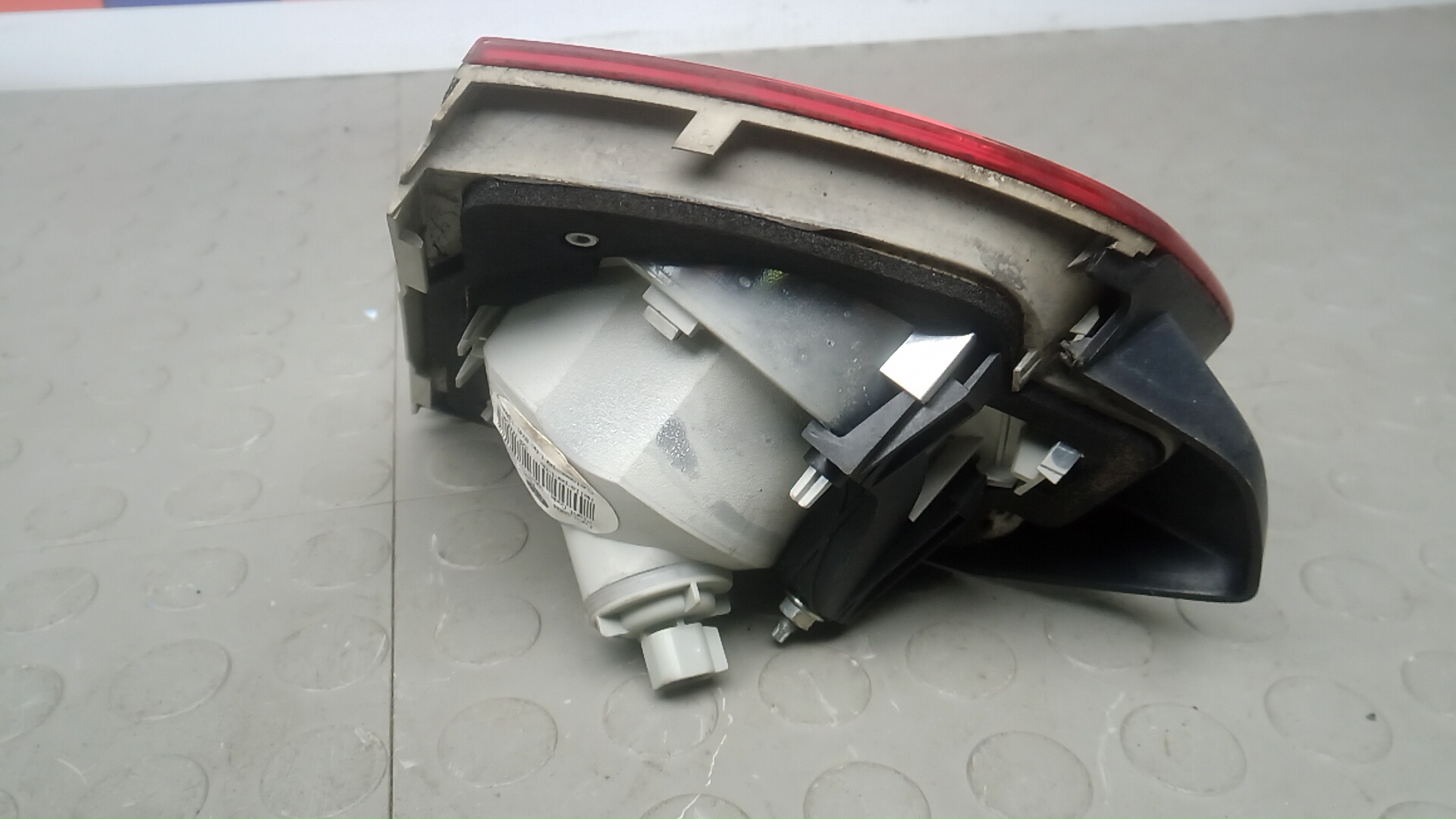 Фонарь задний внутренний левый