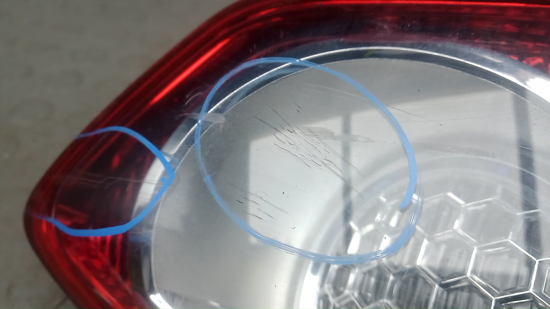 Фонарь задний внутренний левый