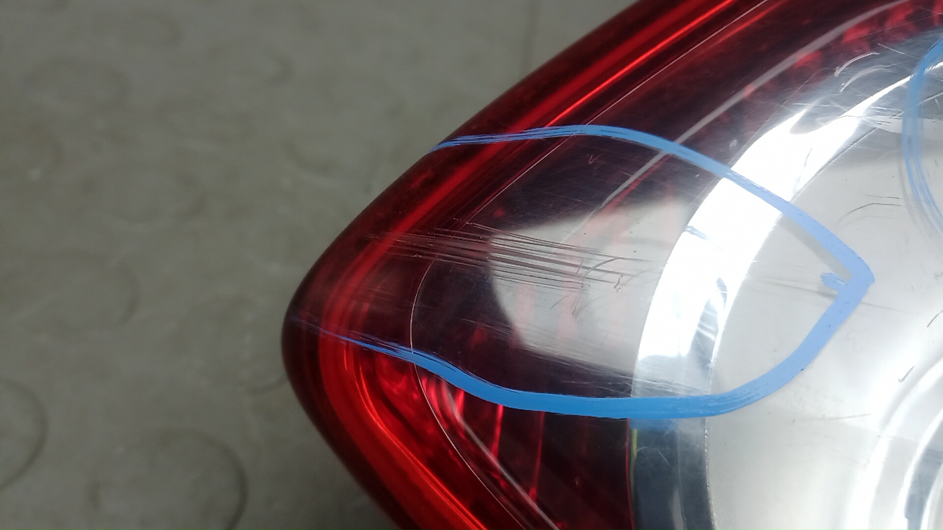 Фонарь задний внутренний левый