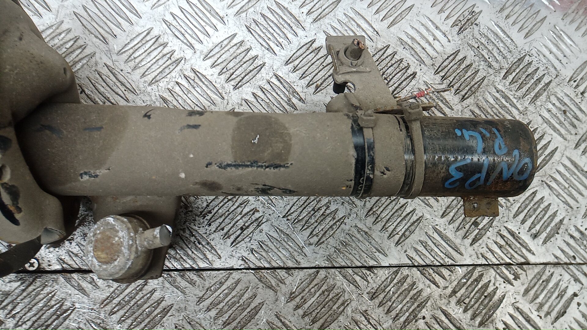 Амортизатор передний левый