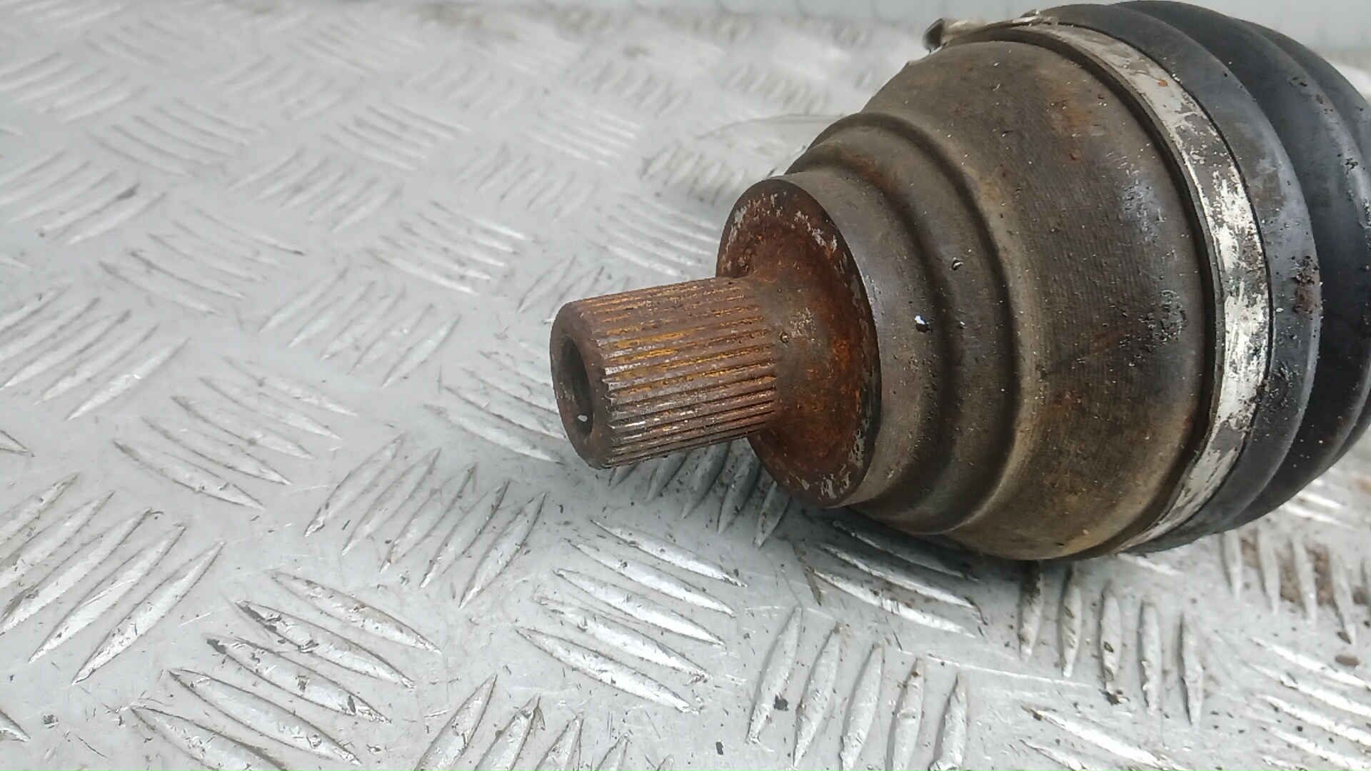 Полуось передняя левая