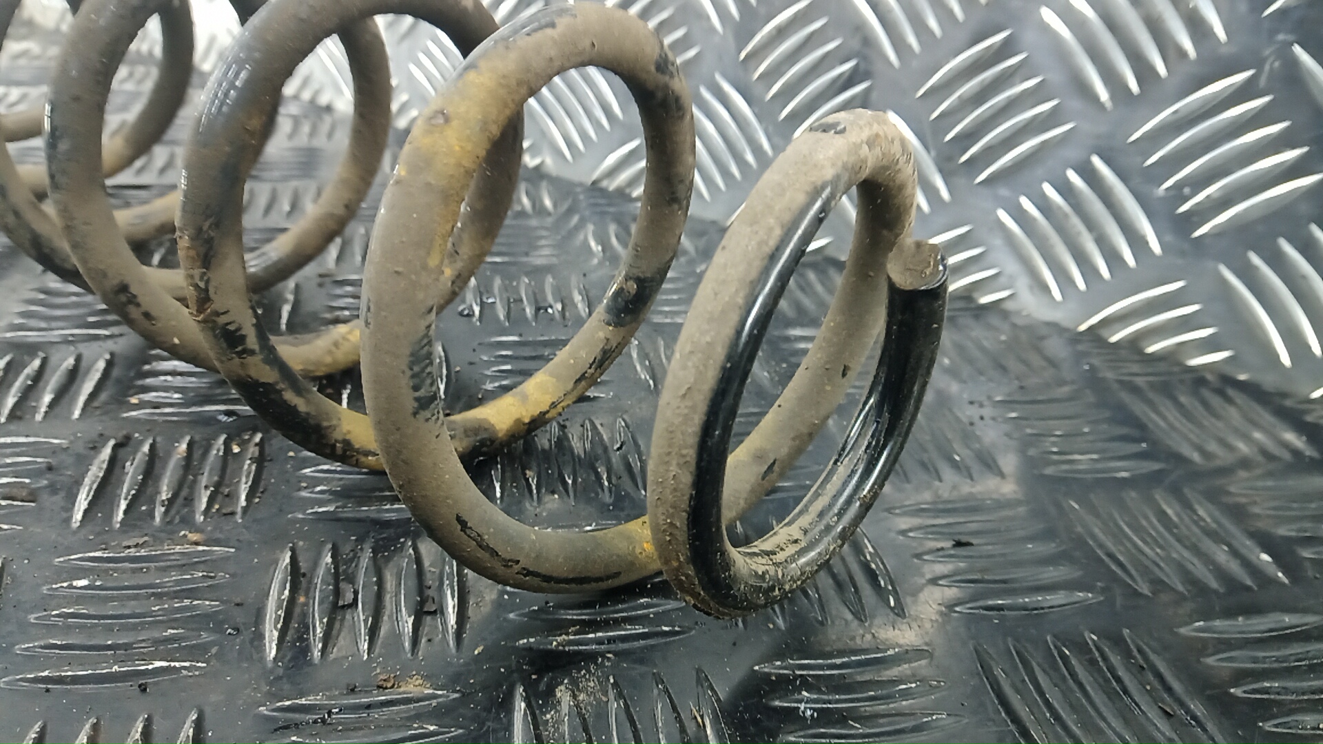 Пружина задняя