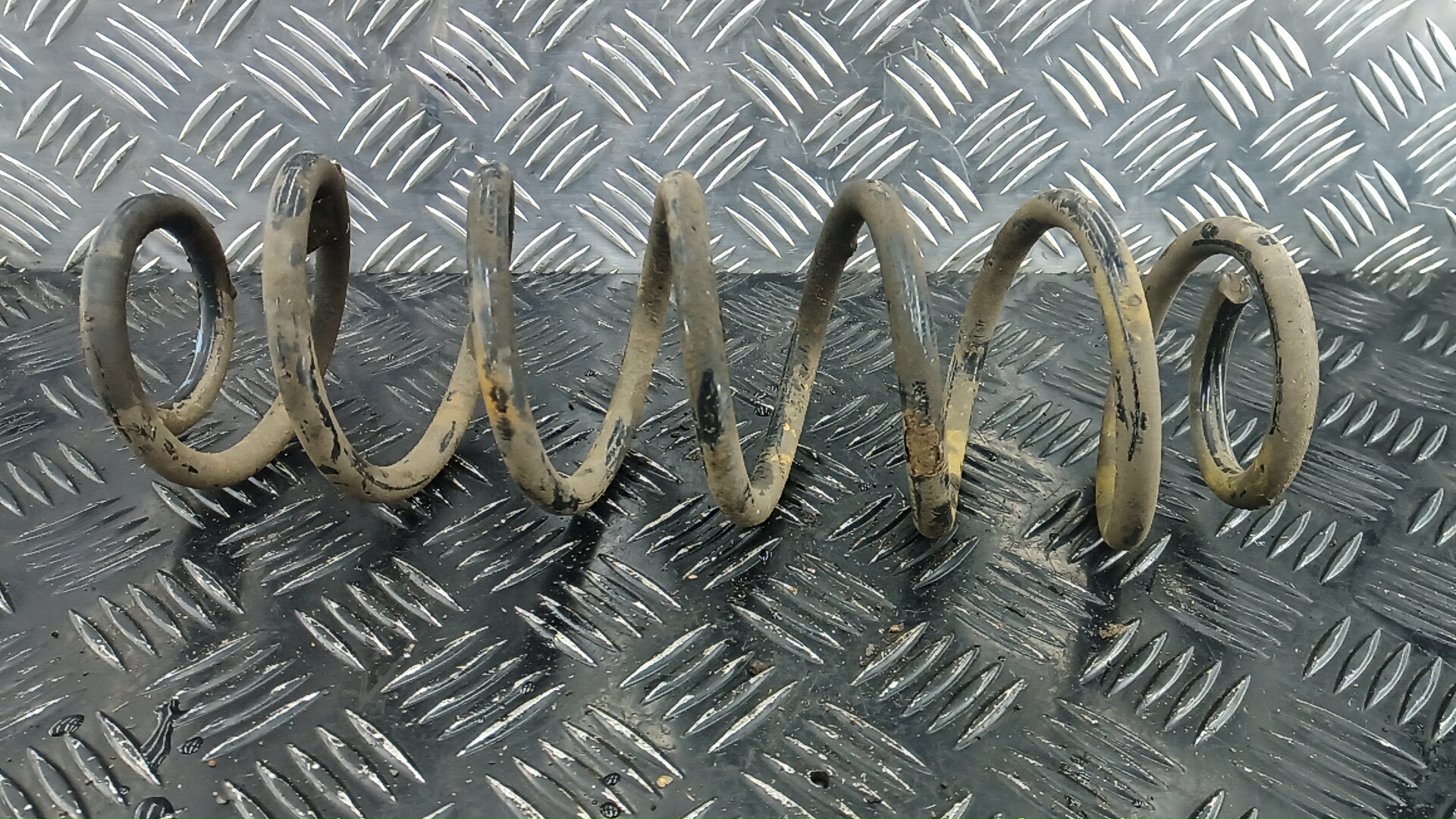 Пружина задняя