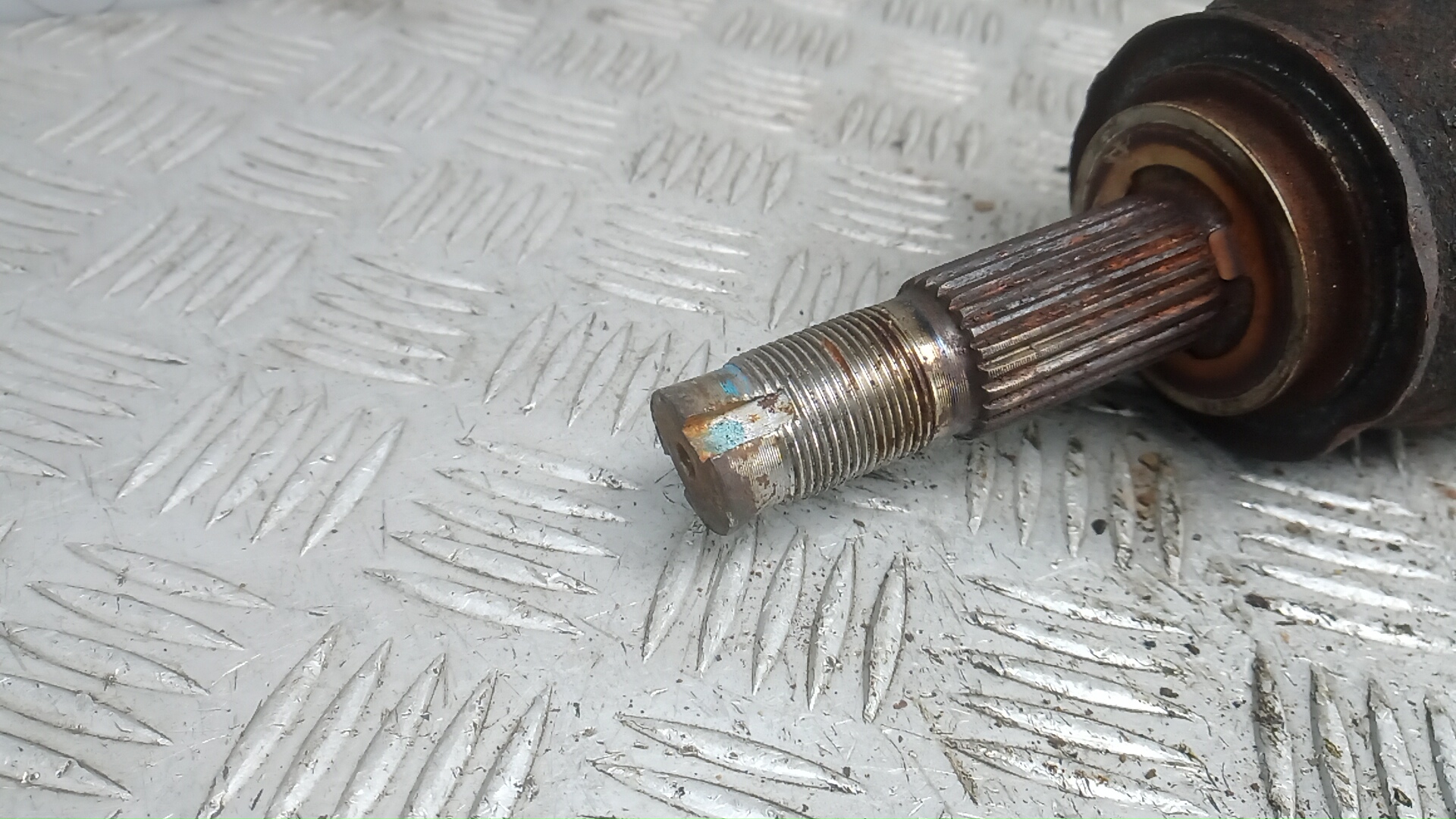 Полуось передняя левая