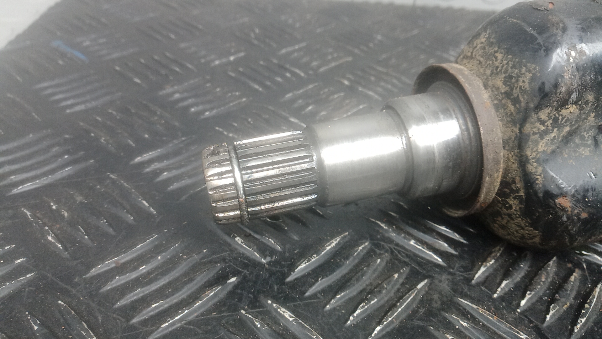 Полуось передняя правая