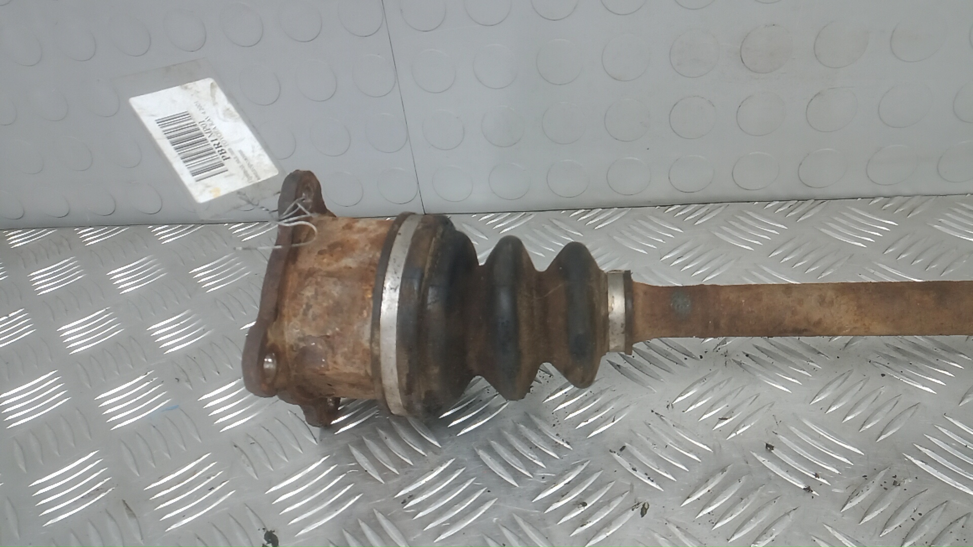 Полуось задняя левая