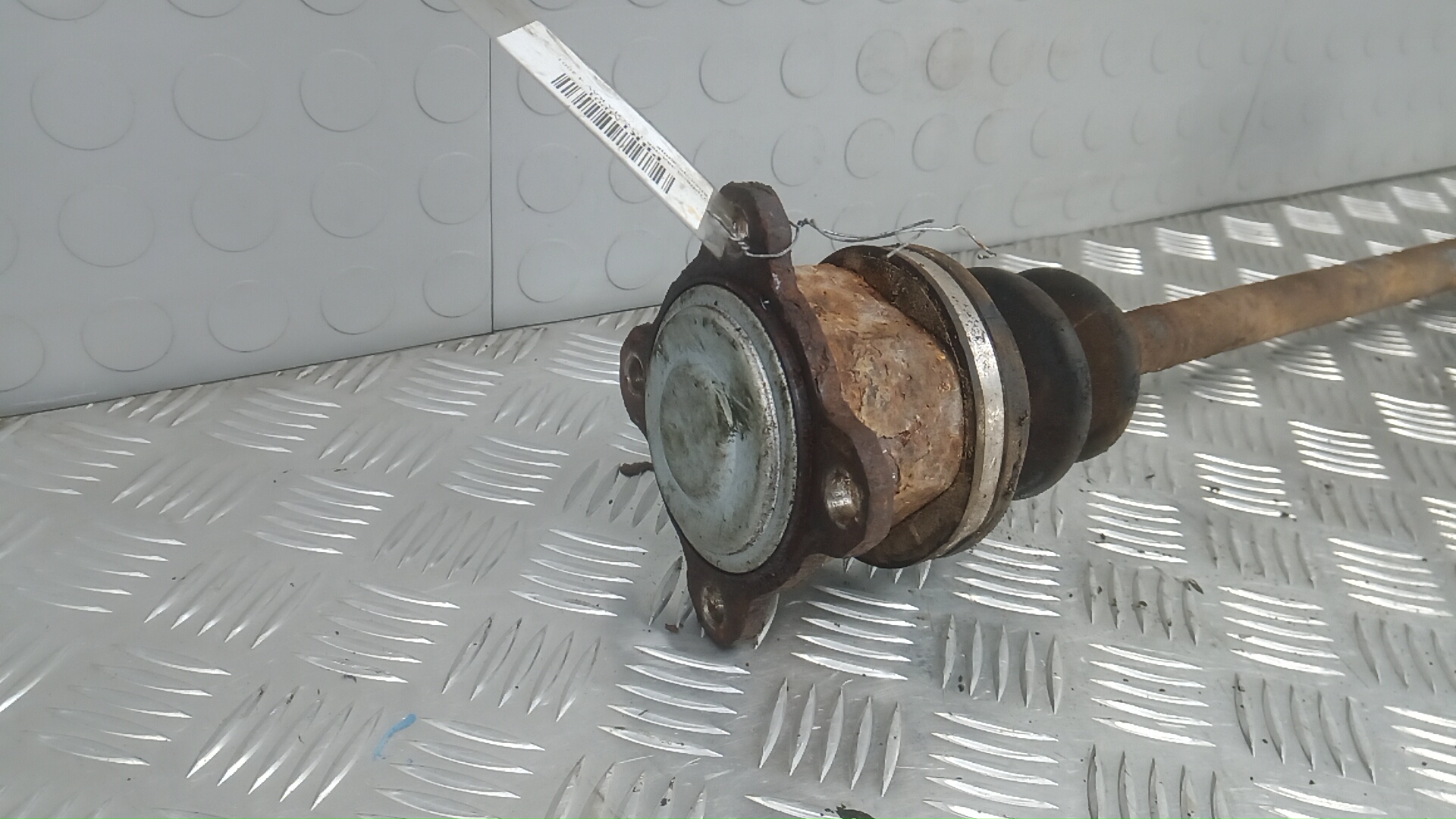 Полуось задняя левая