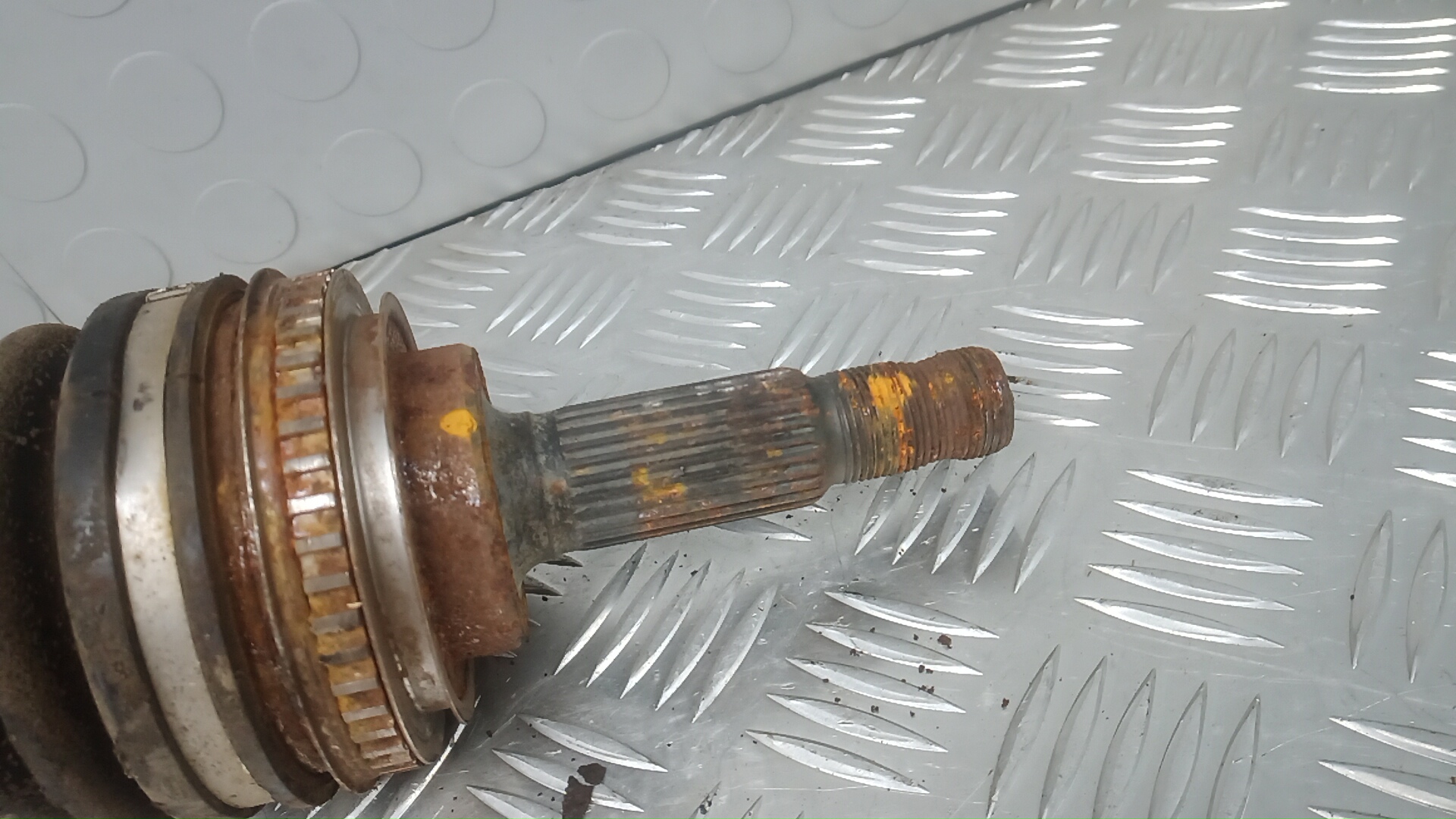 Полуось задняя левая