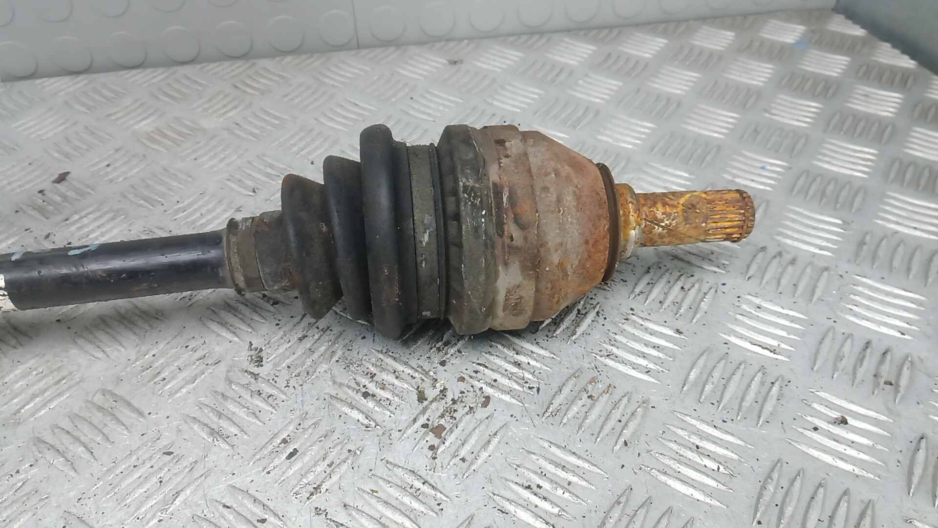 Полуось передняя левая