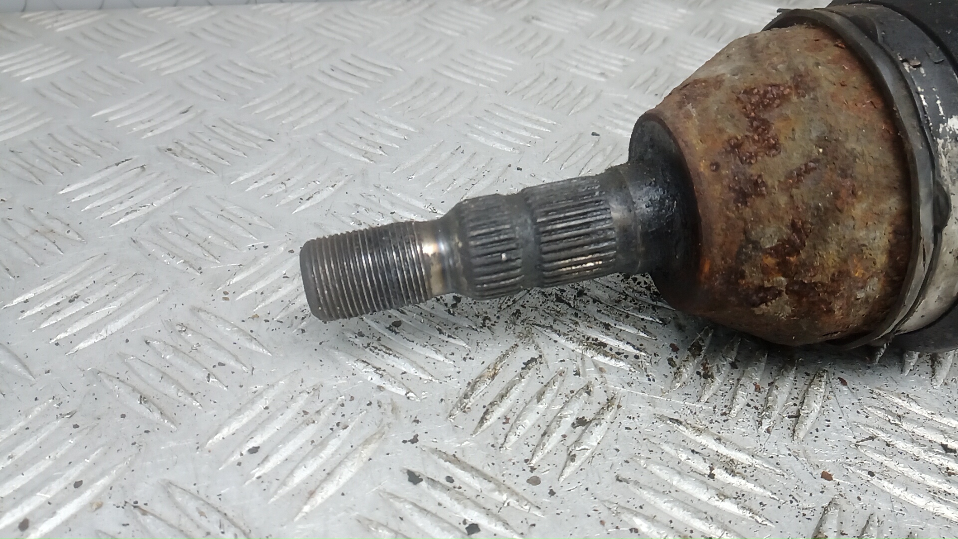 Полуось передняя левая