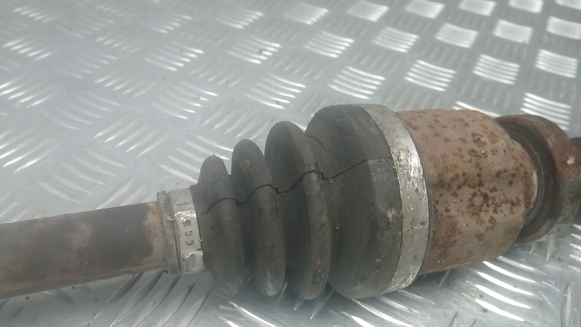 Полуось передняя правая