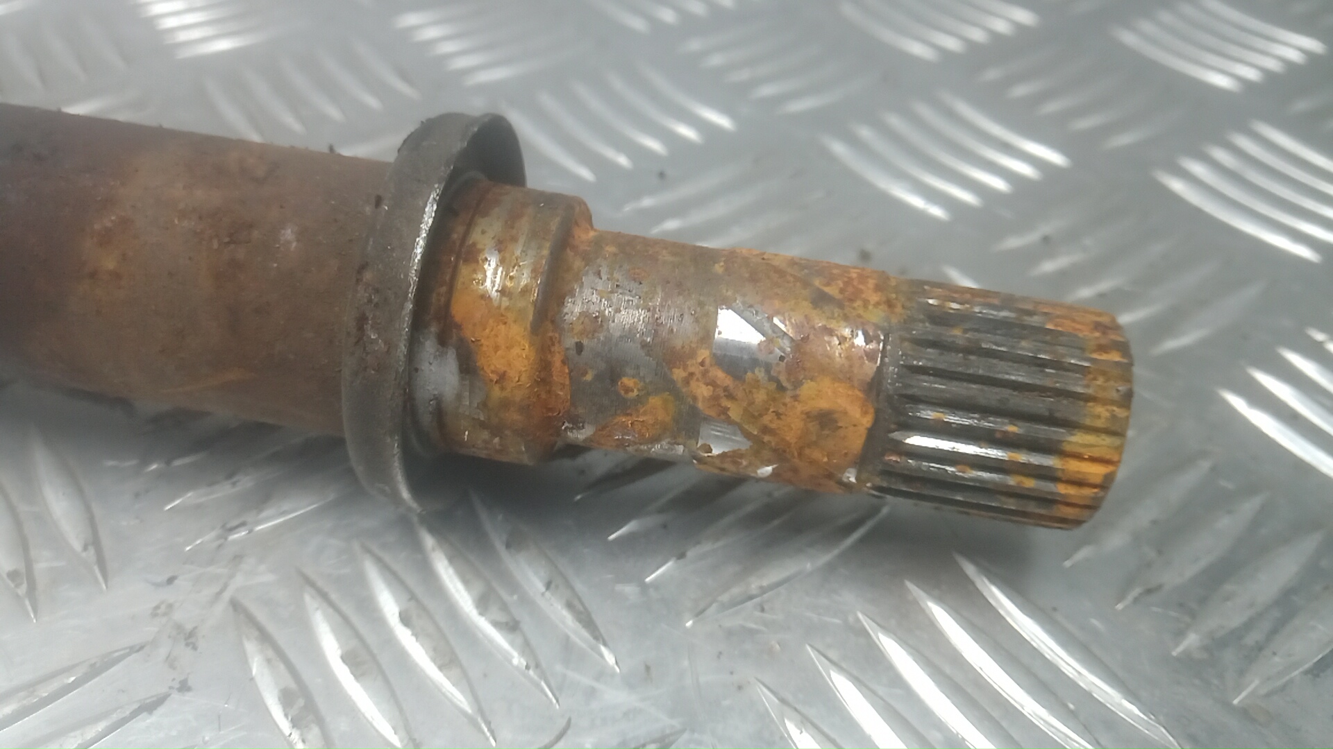 Полуось передняя правая