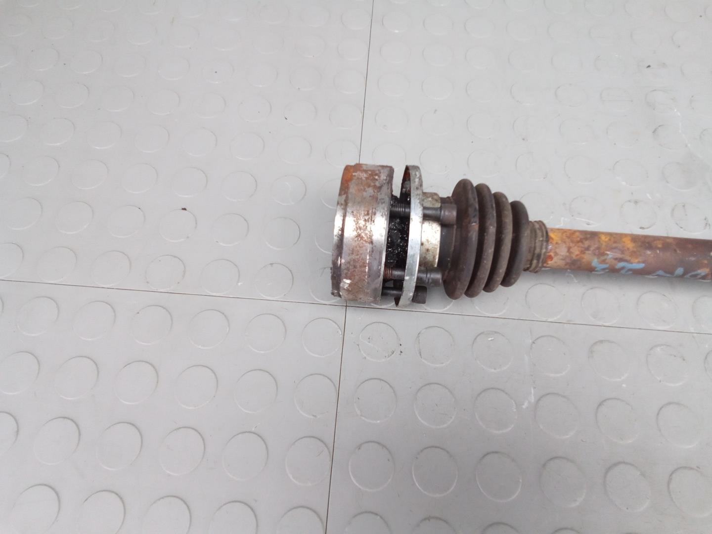 Полуось передняя левая