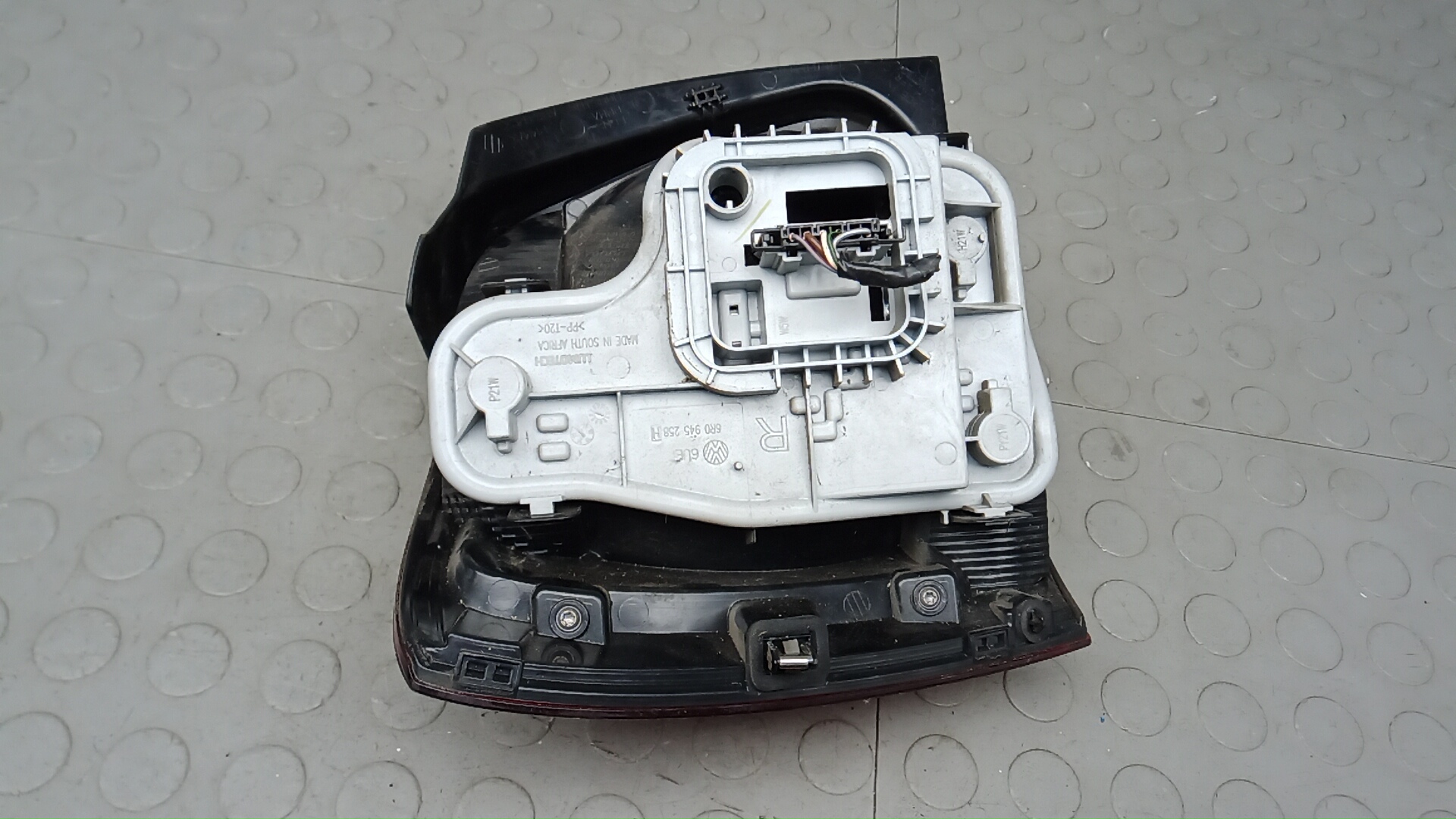 Фонарь задний правый