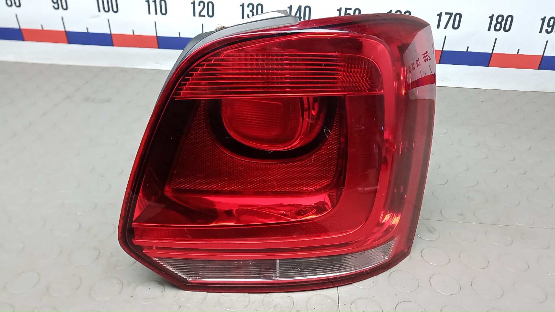 Фонарь задний правый