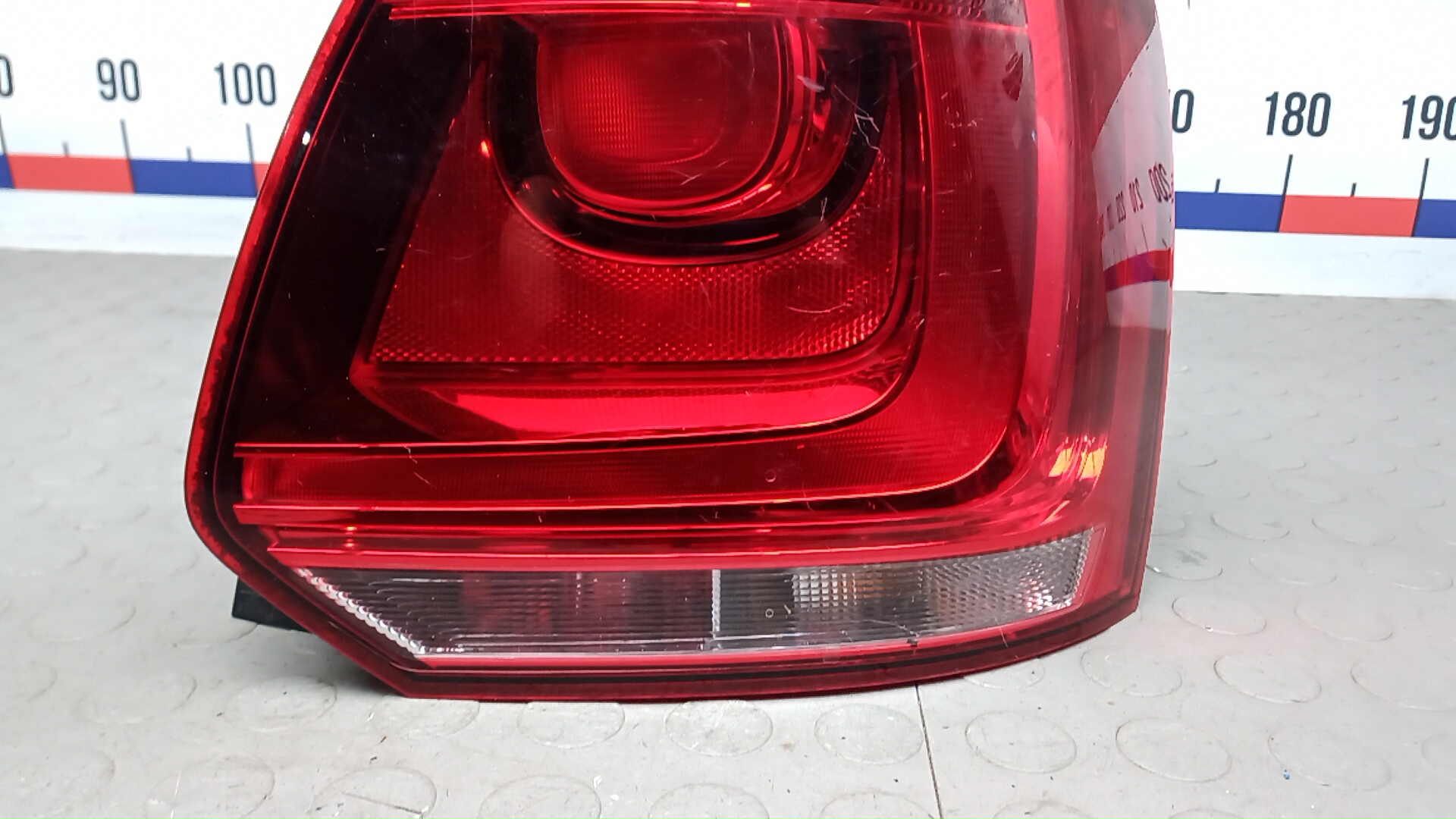 Фонарь задний правый