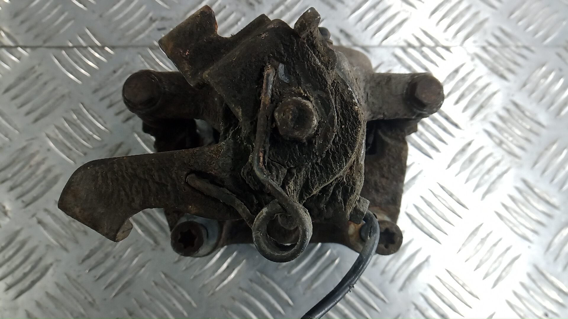 Суппорт задний левый