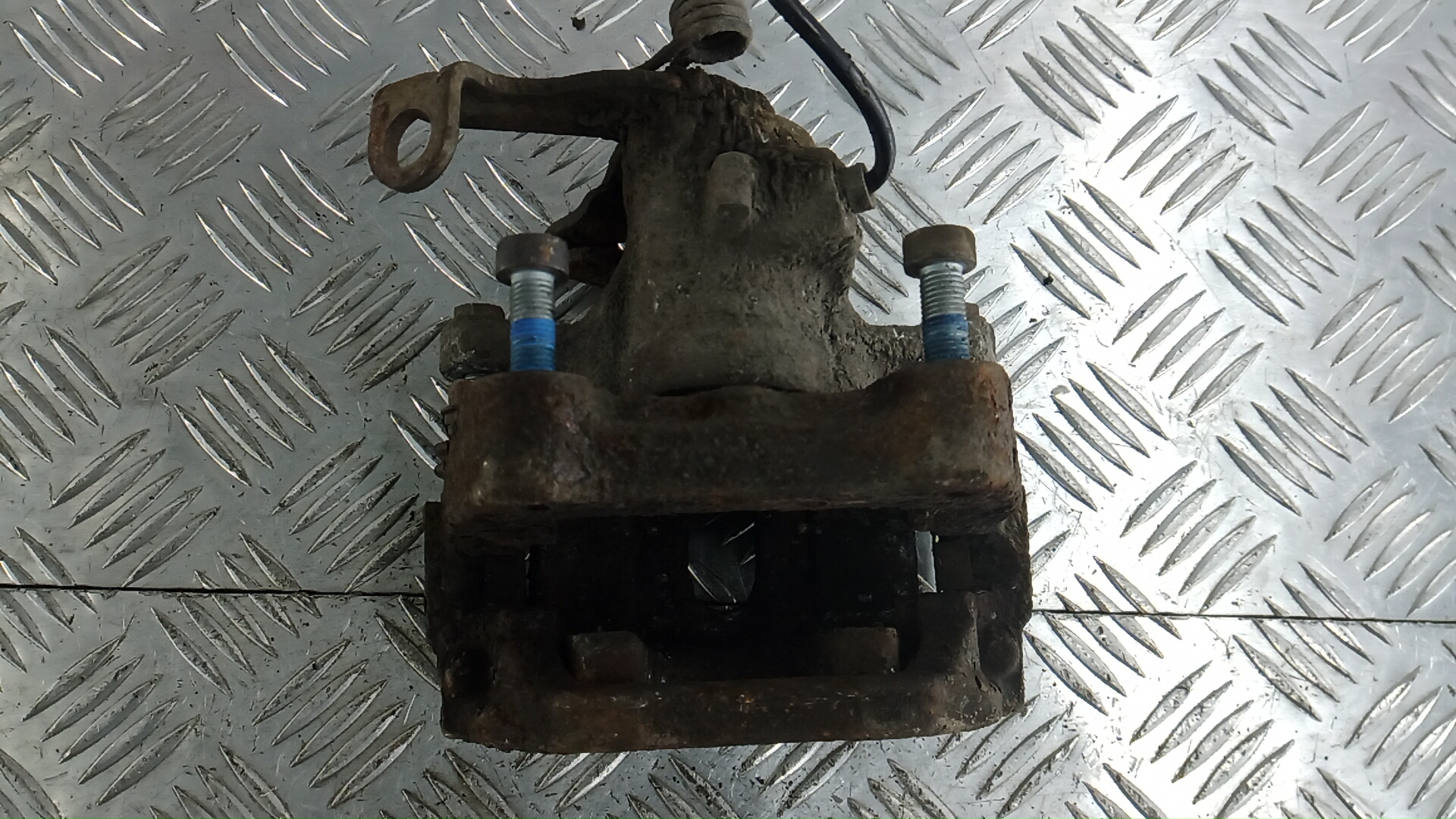 Суппорт задний левый