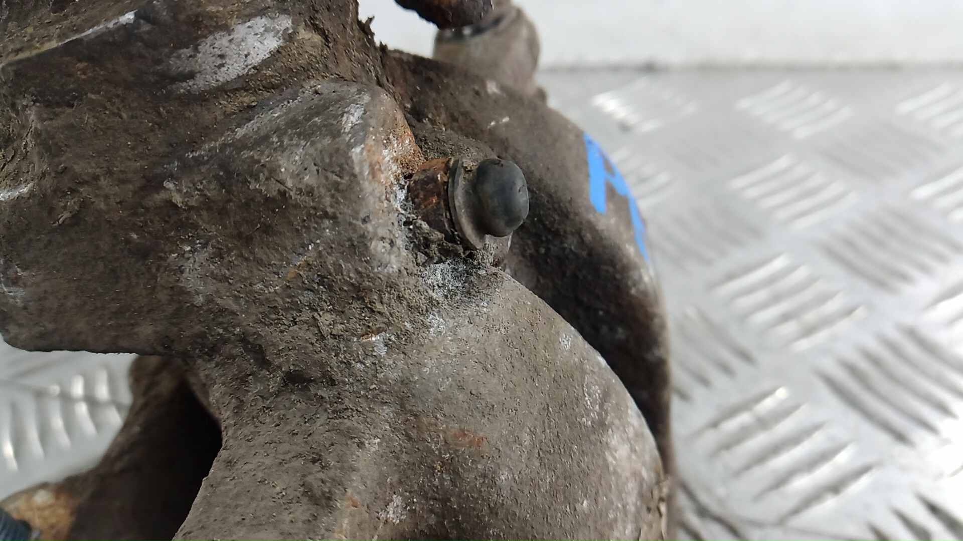 Суппорт задний левый