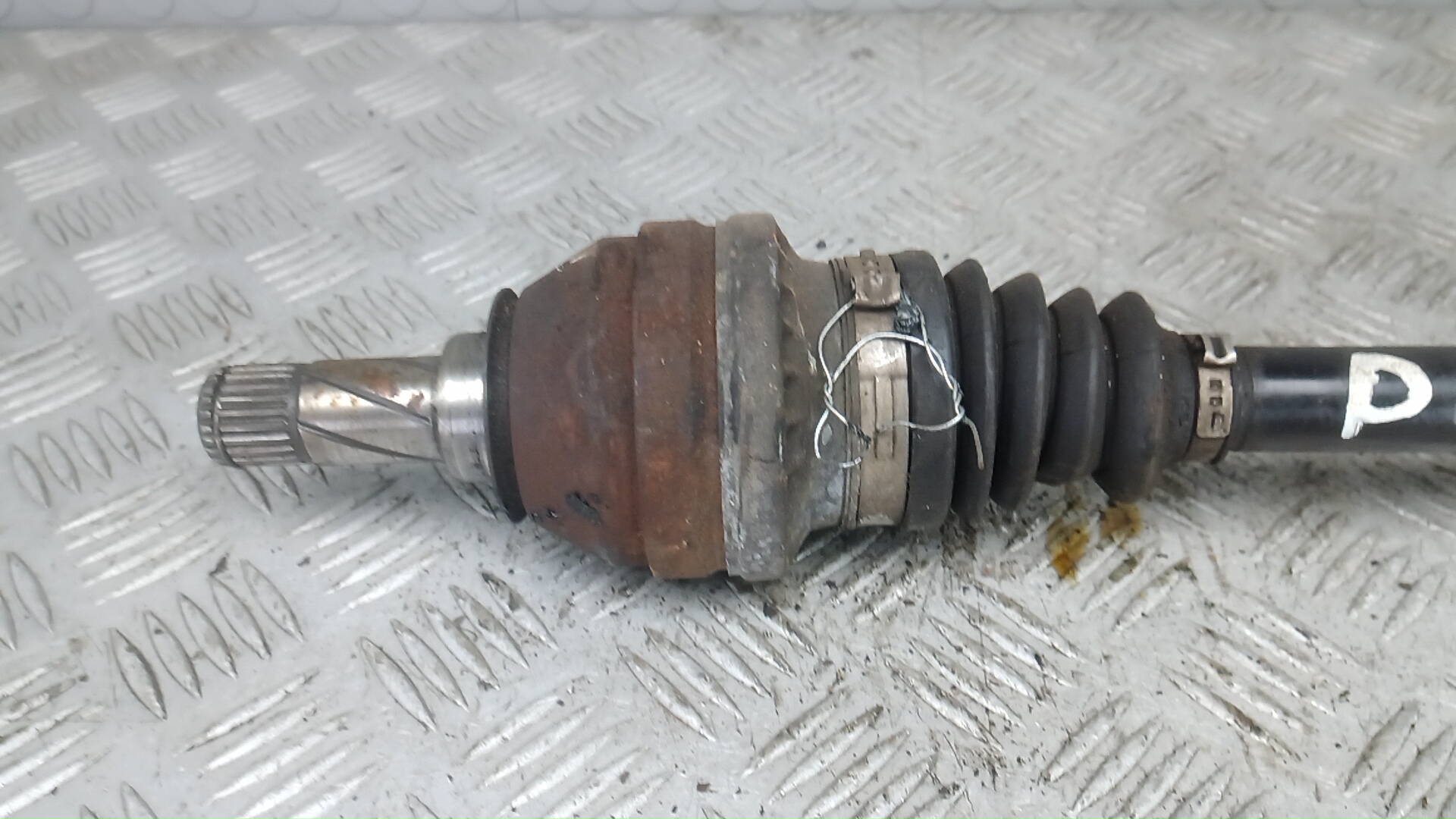 Полуось передняя левая