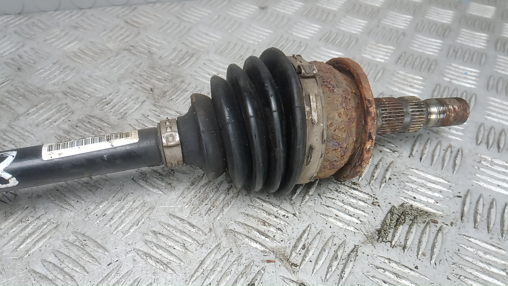 Полуось передняя левая