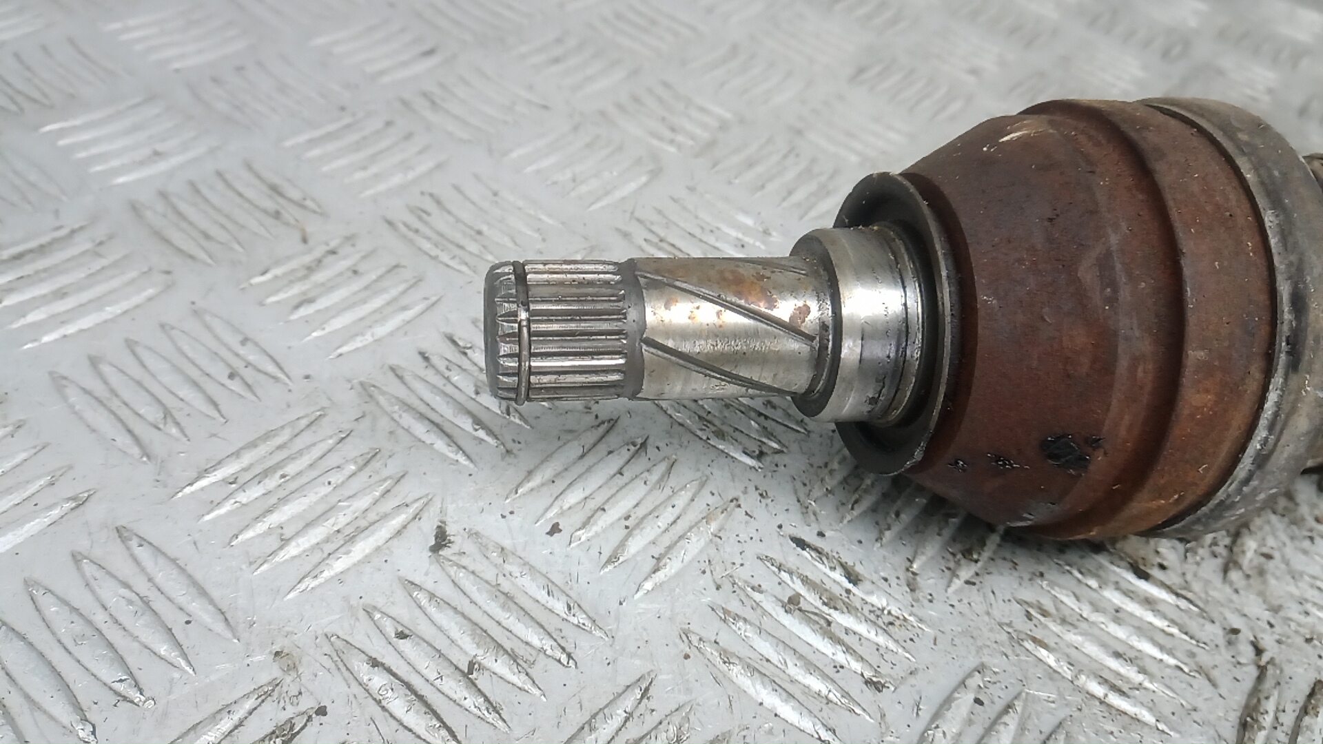 Полуось передняя левая