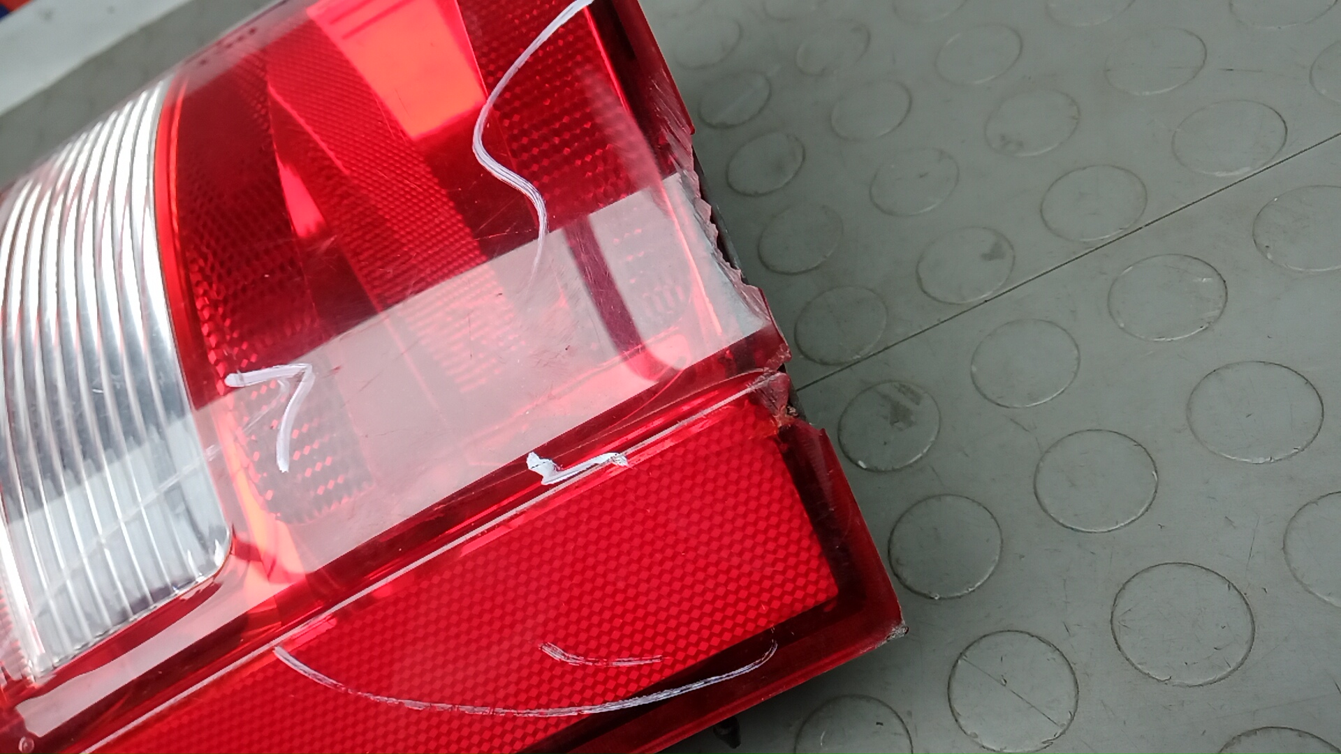 Фонарь задний левый