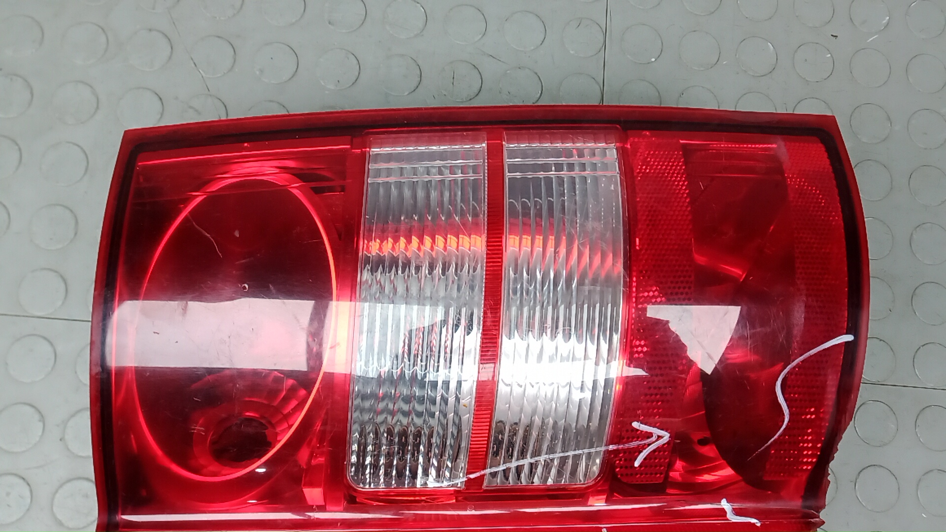 Фонарь задний левый