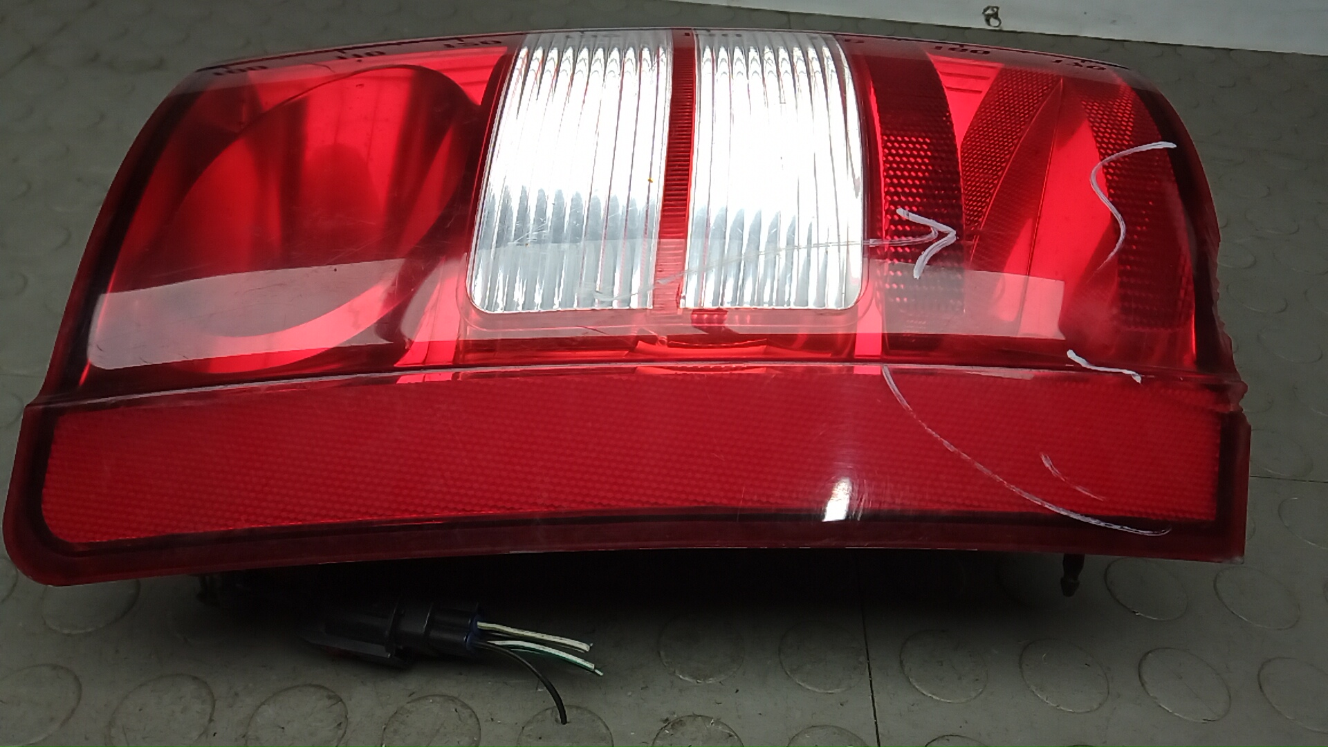 Фонарь задний левый