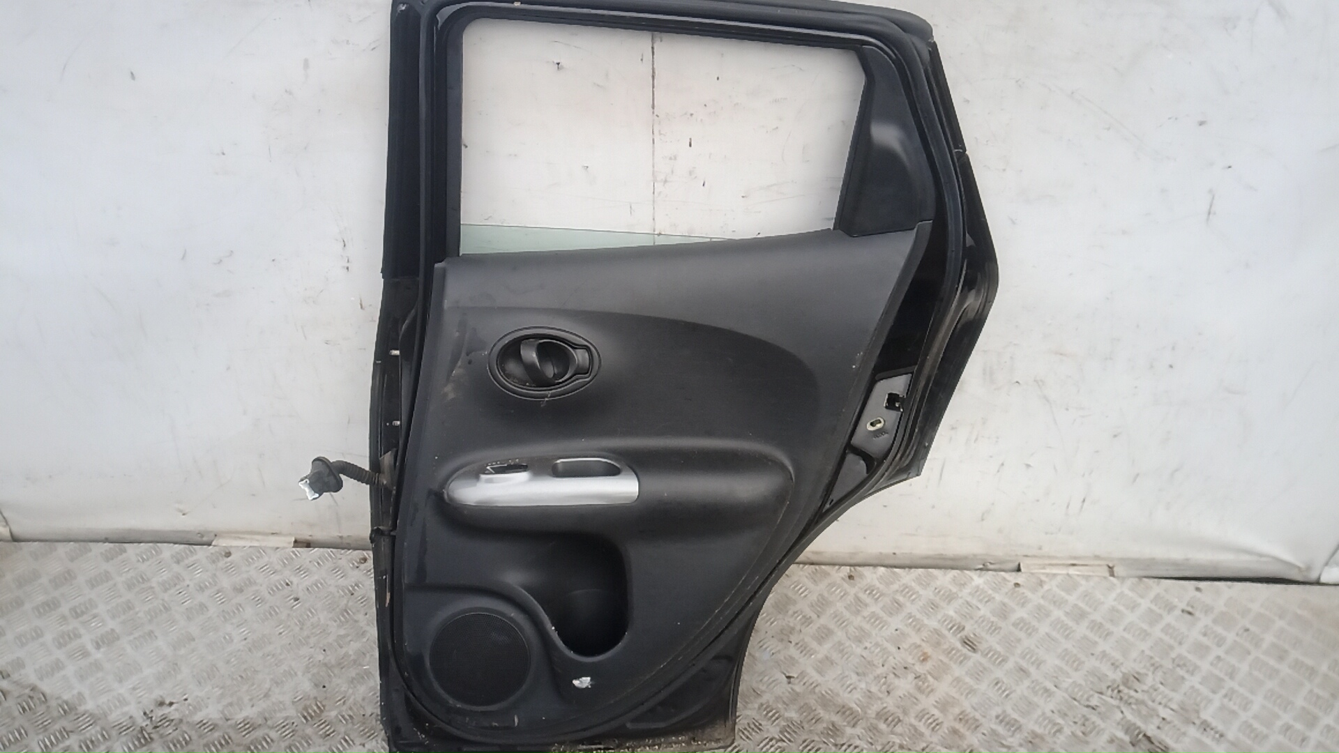 Дверь задняя правая
