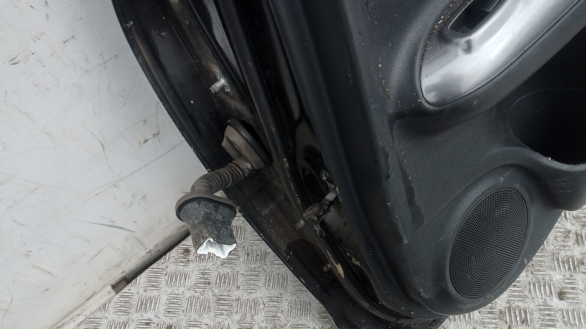 Дверь задняя правая