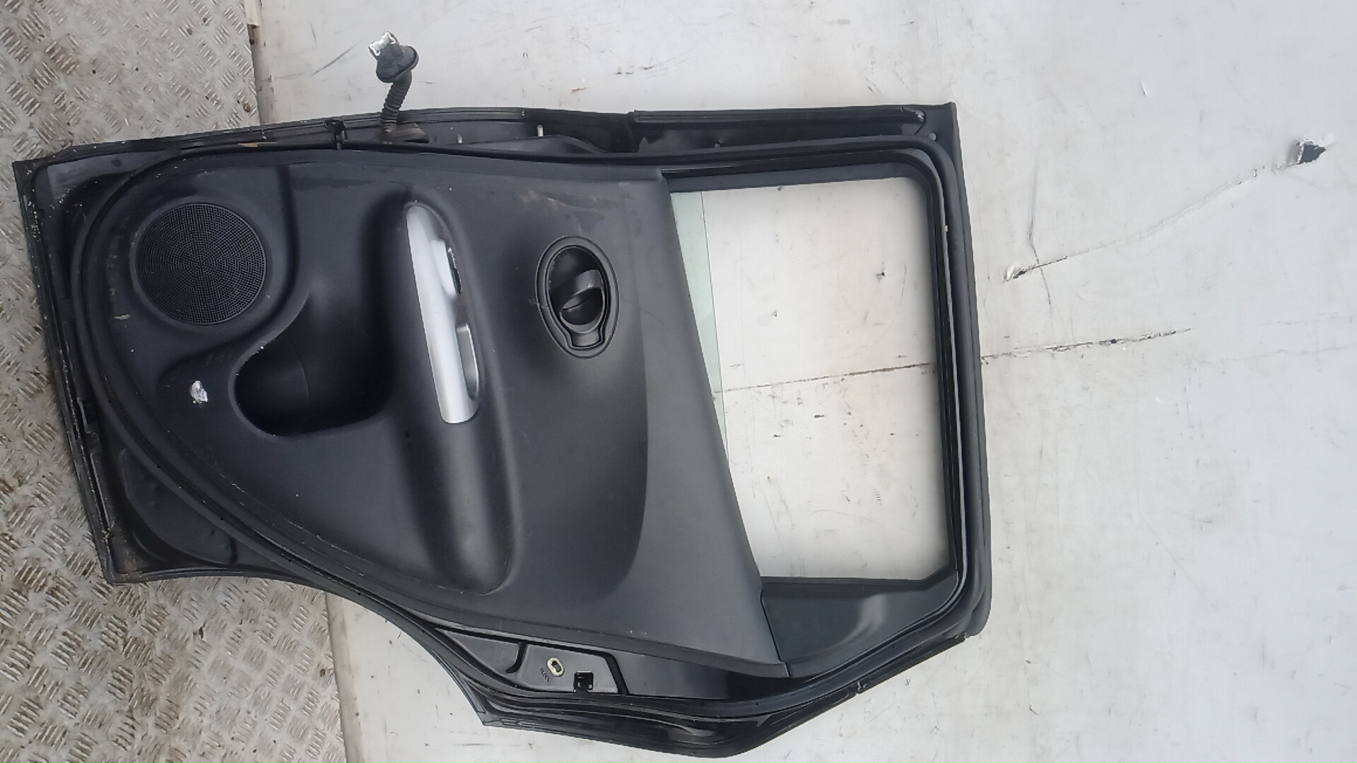 Дверь задняя правая