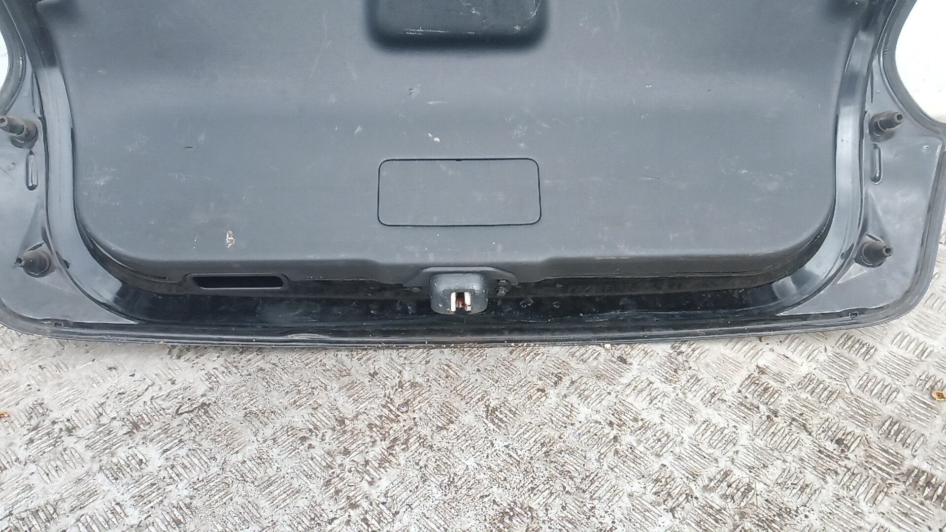 Дверь багажника