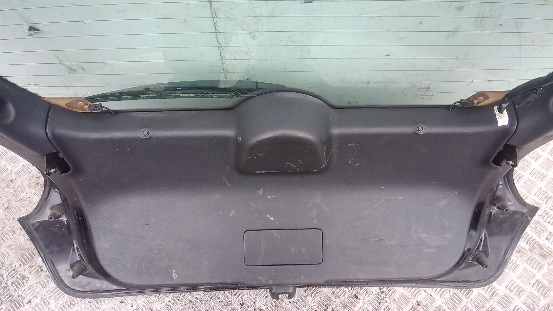 Дверь багажника