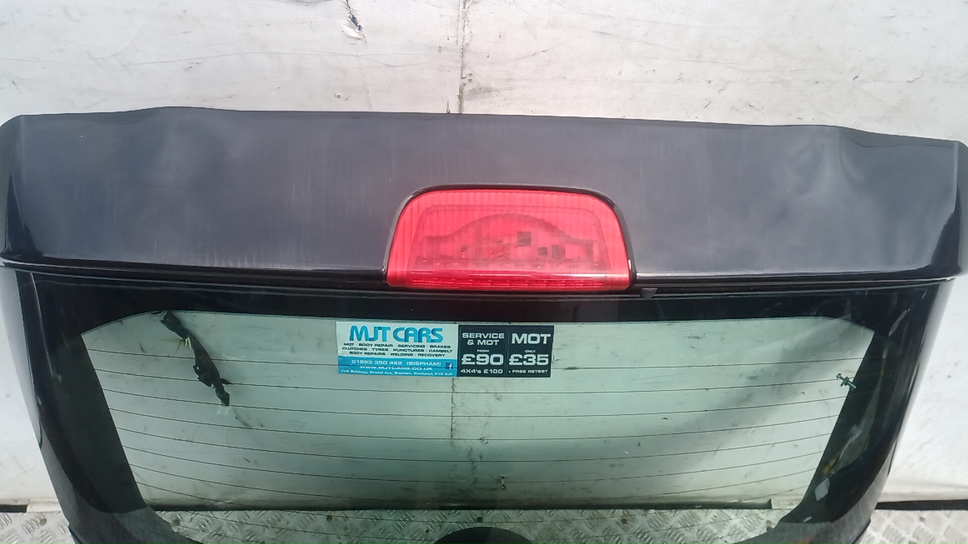 Дверь багажника