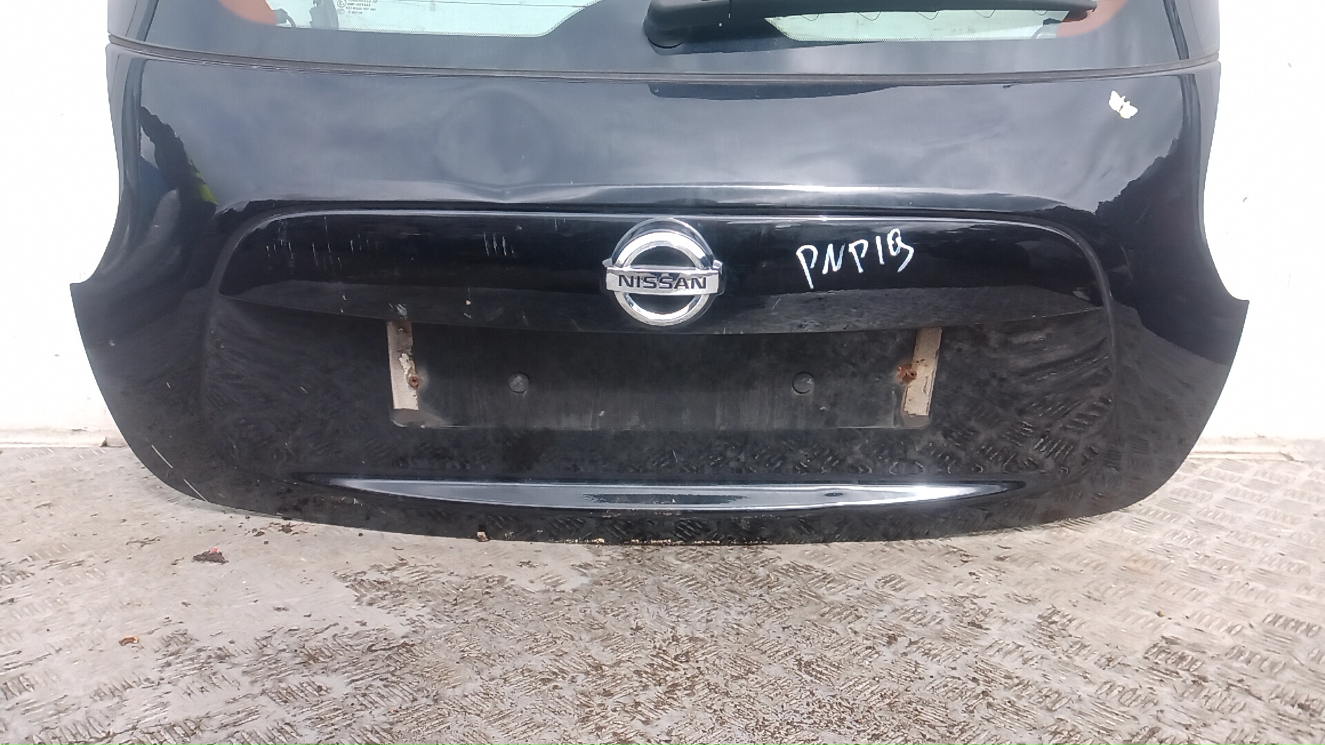 Дверь багажника