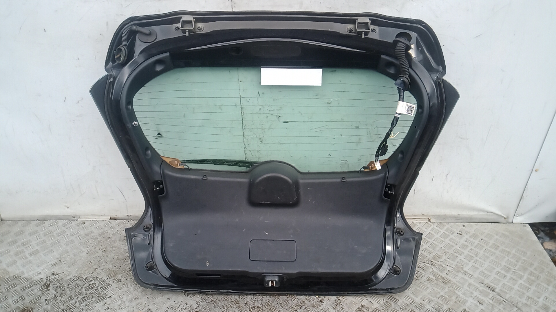 Дверь багажника