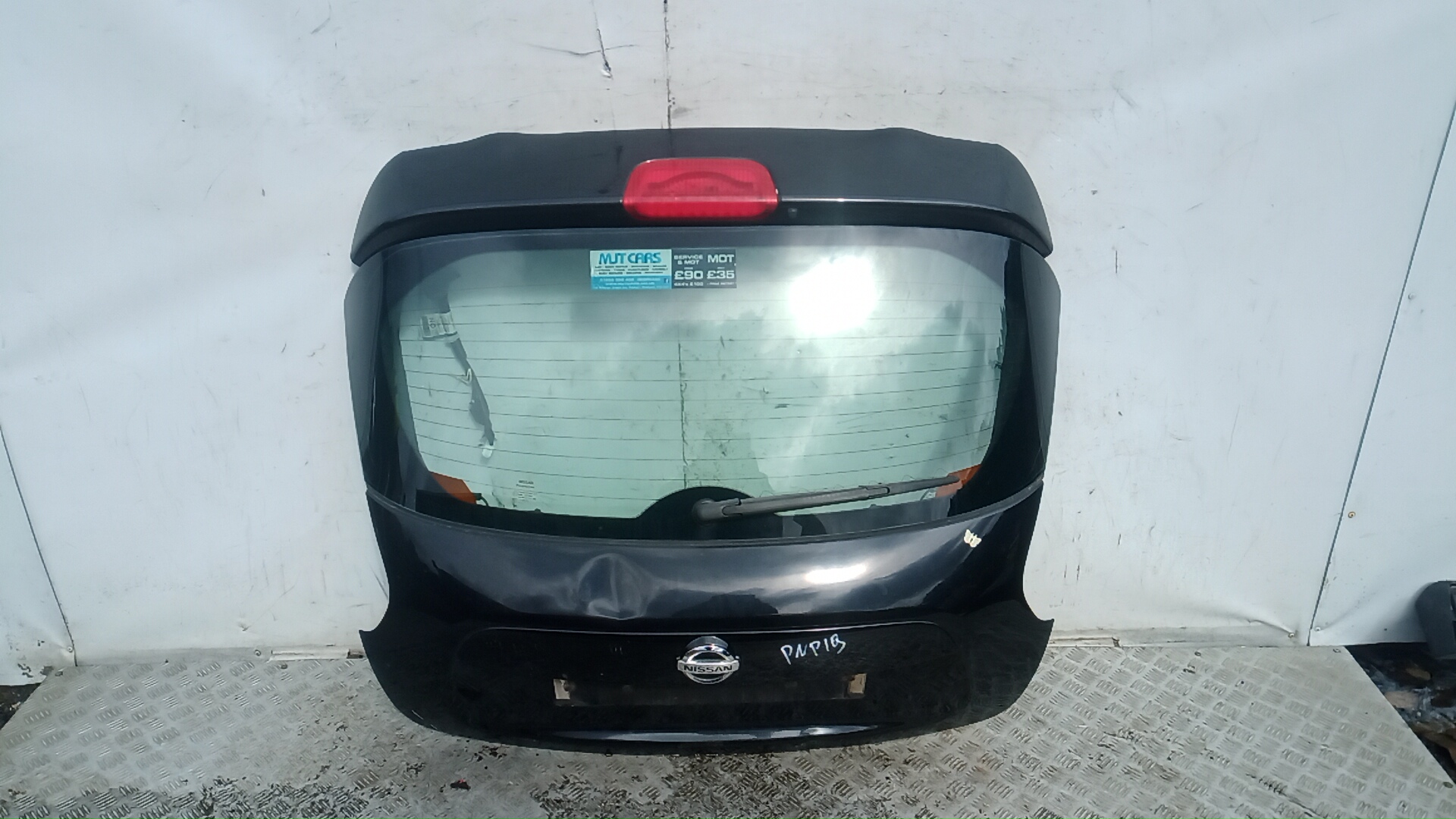 Дверь багажника