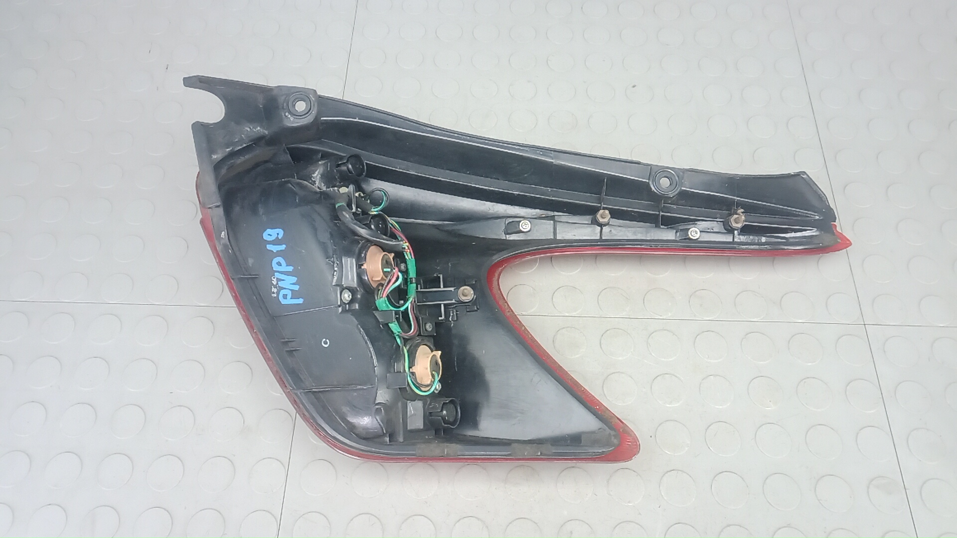 Фонарь задний левый