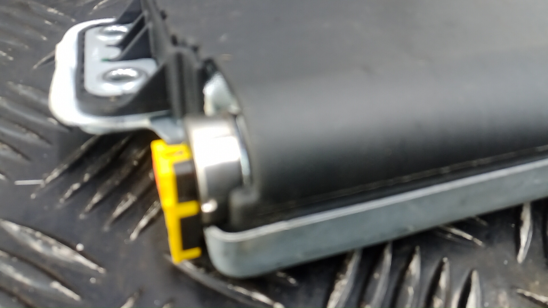 Подушка безопасности пассажирская (в торпедо)