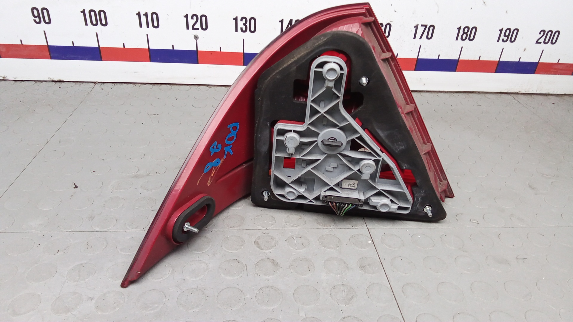 Фонарь задний правый