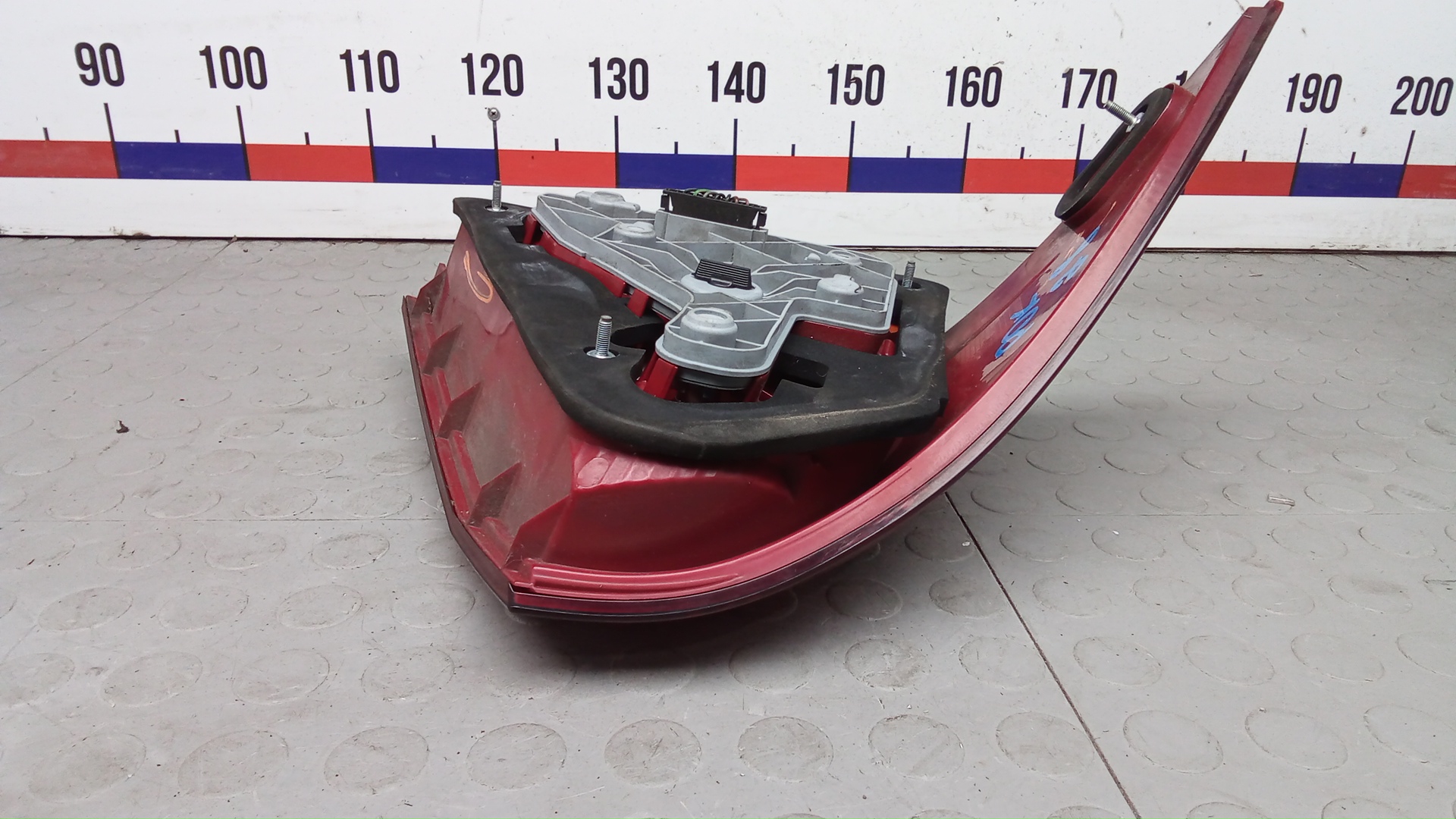 Фонарь задний правый