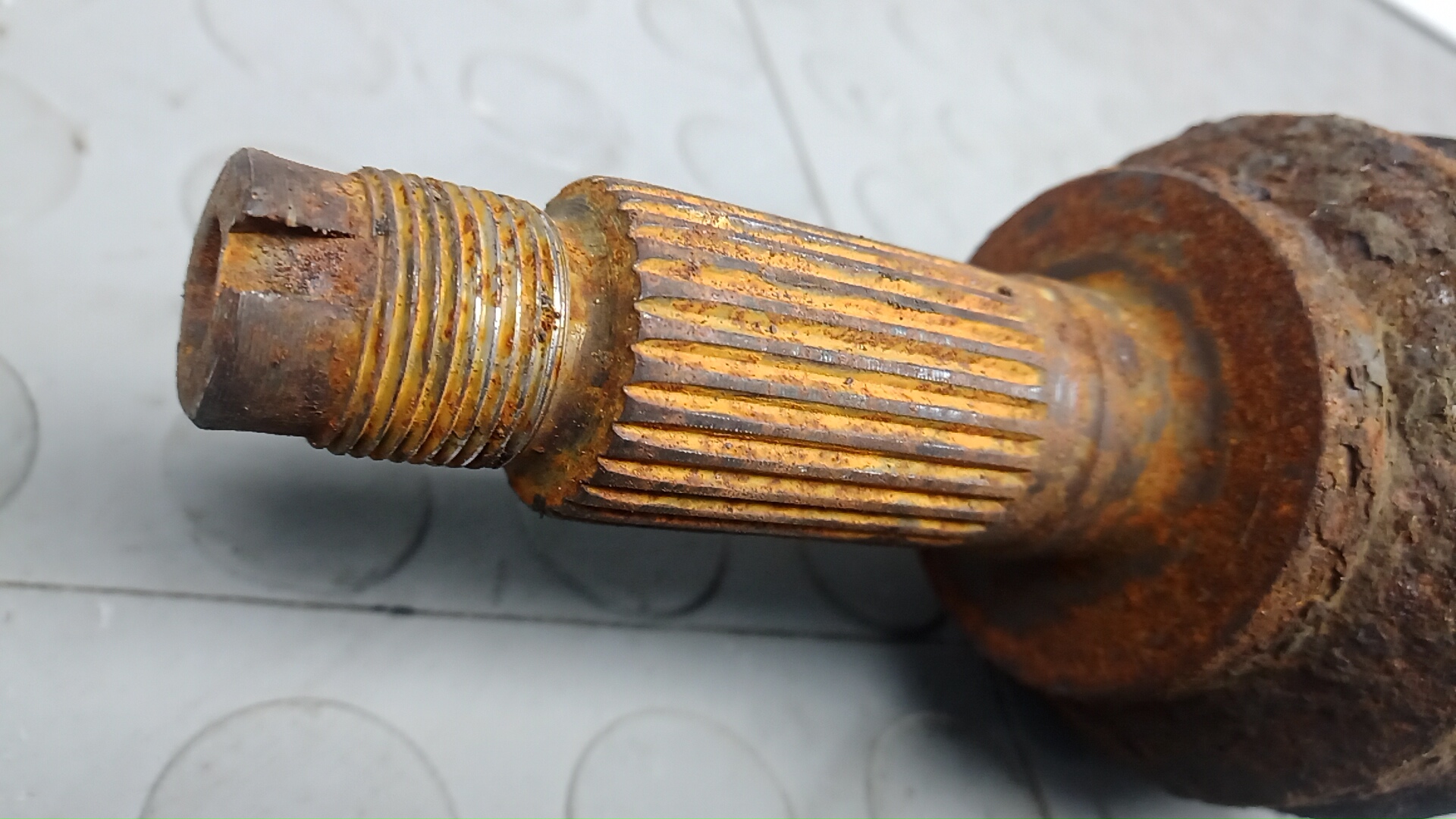 Полуось передняя правая