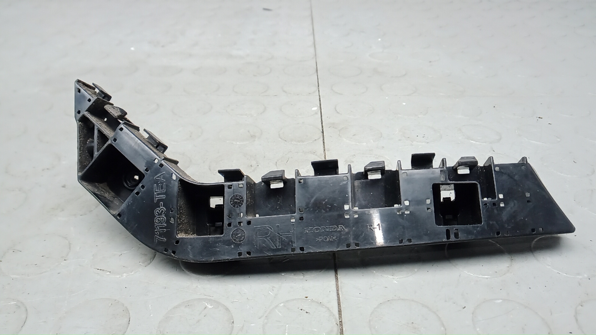 Кронштейн переднего бампера