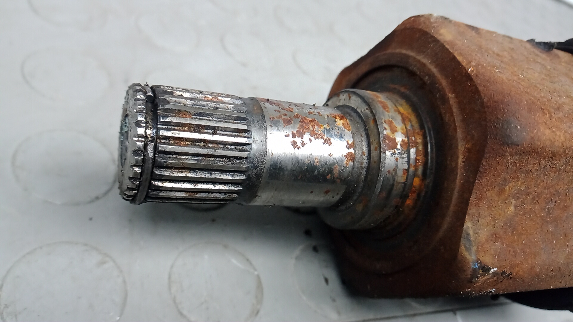 Полуось передняя левая