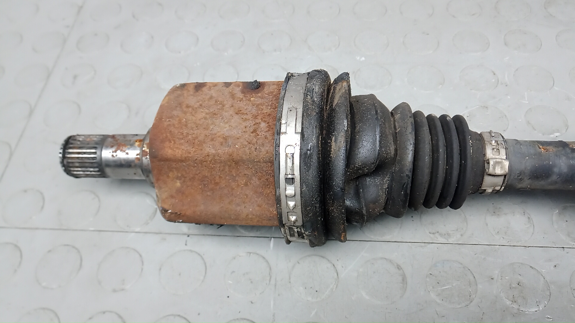 Полуось передняя левая