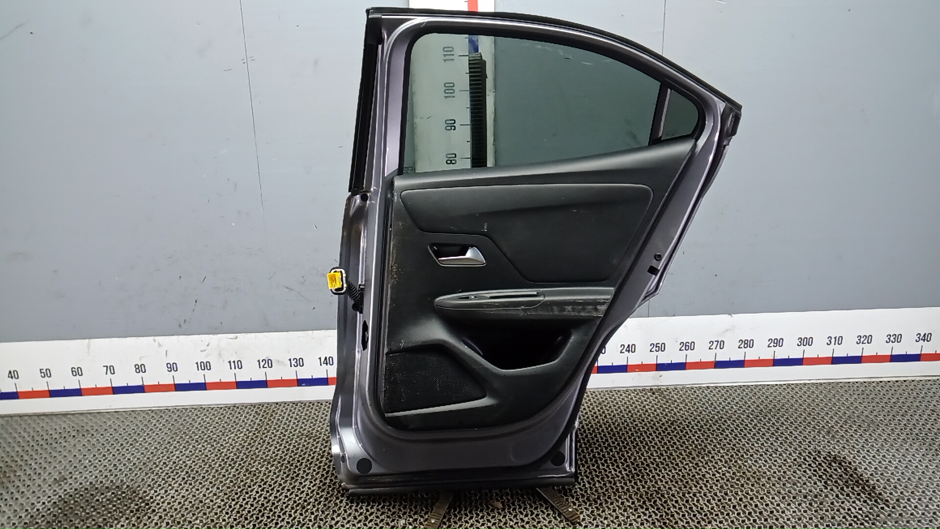 Дверь задняя правая